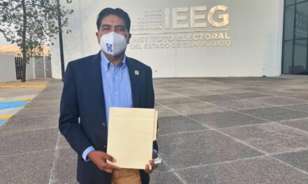 García Urbano se registra como candidato ante el IEEG