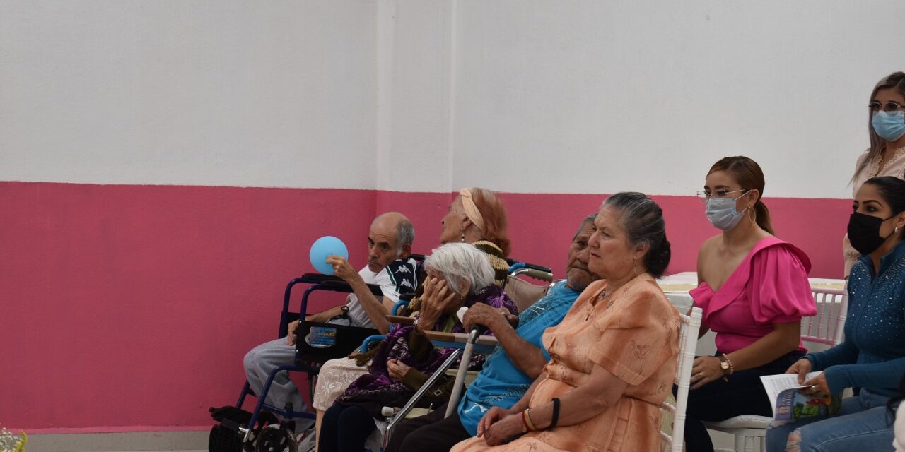 Festejan a adultos mayores de la Casa Hogar de Purísima del Rincón