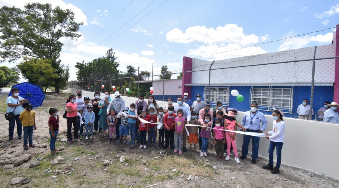 Entregan barda perimetral en escuela de San Francisco del Rincón