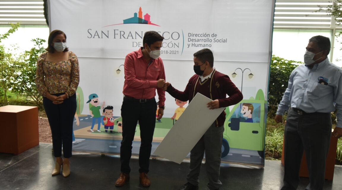 700 mil pesos en becas para estudiantes de San Francisco del Rincón