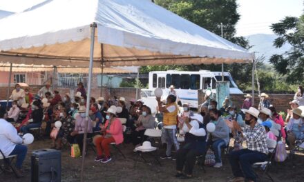 Adultos Mayores de Purísima del Rincón reciben atención en salud