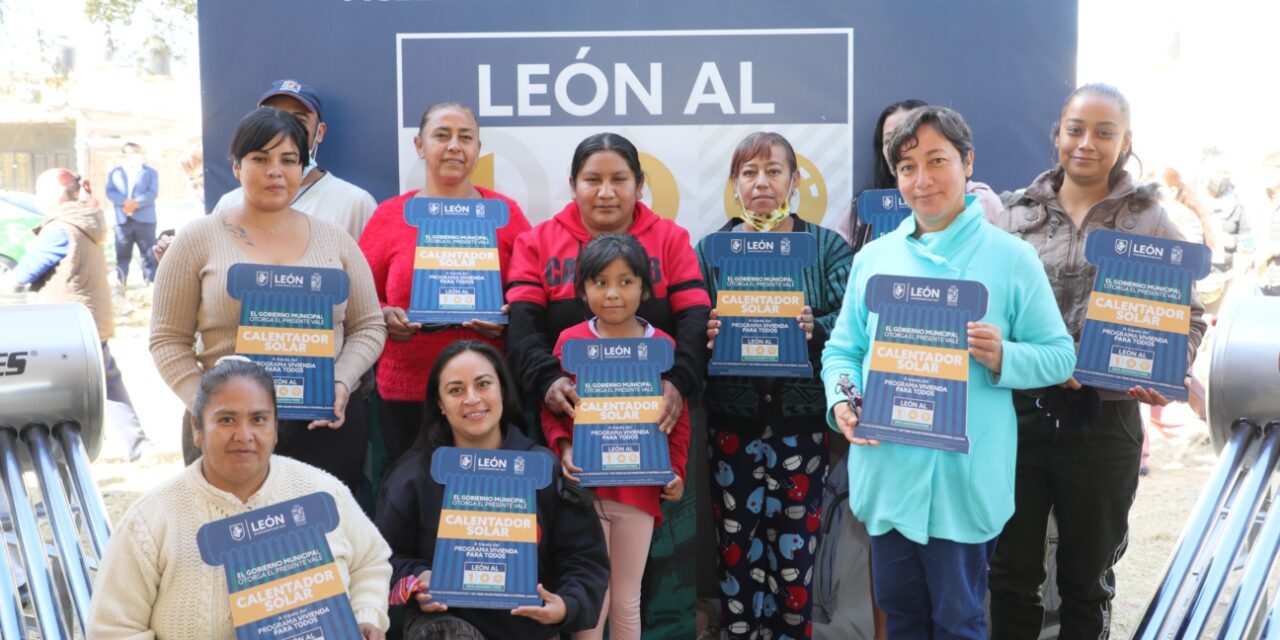 Entregan miles de calentadores solares en León