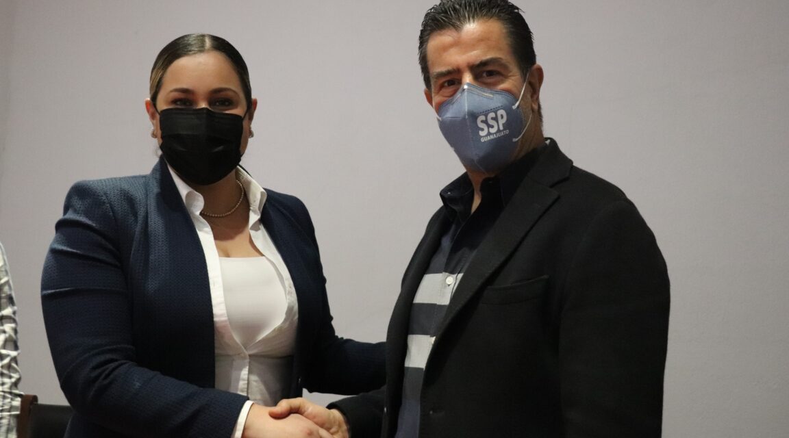 Blanca Preciado y Secretario de Seguridad estatal firman convenios a favor de los dobladenses