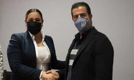 Blanca Preciado y Secretario de Seguridad estatal firman convenios a favor de los dobladenses
