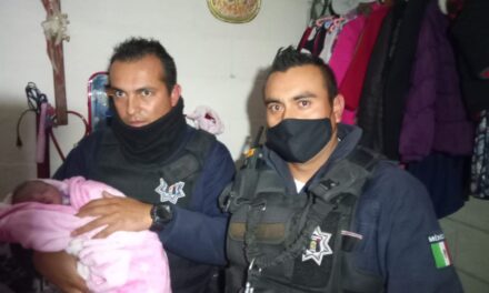 Mujer da a luz en su casa con auxilio de policías de León