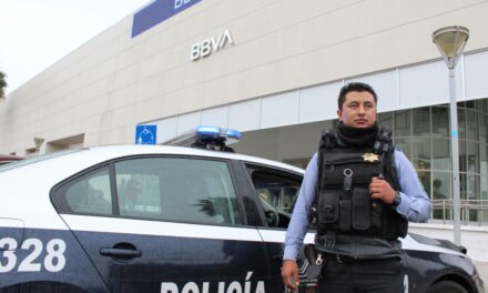 Policías de León acompañan a ciudadanos al banco