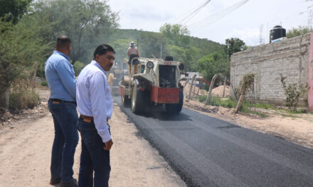 Mejoran caminos y vialidades en Purísima del Rincón