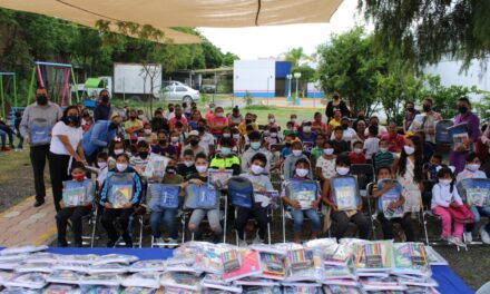 Entregan 300 Kits escolares a estudiantes de Purísima