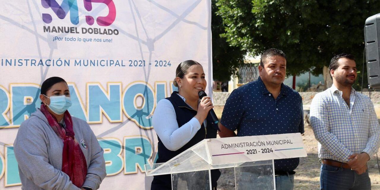 Blanca Preciado arranca obras en zona urbana de Manuel Doblado