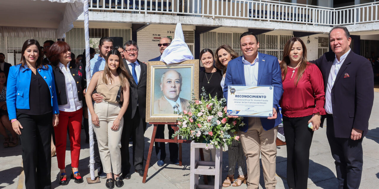 Secundaria Dr. Vicente Frausto Alcaraz cumple 70 años de labor educativa