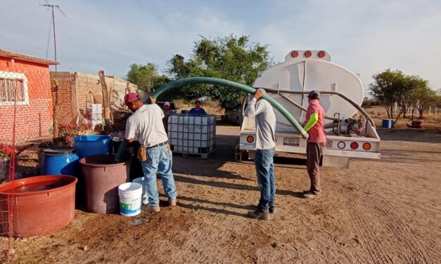 Llevan agua a comunidades de Purísima del Rincón