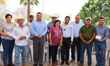 García Urbano apoya a agricultores de Purísima del Rincón