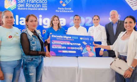 Toño Marún entrega apoyos para mejorar 50 escuelas