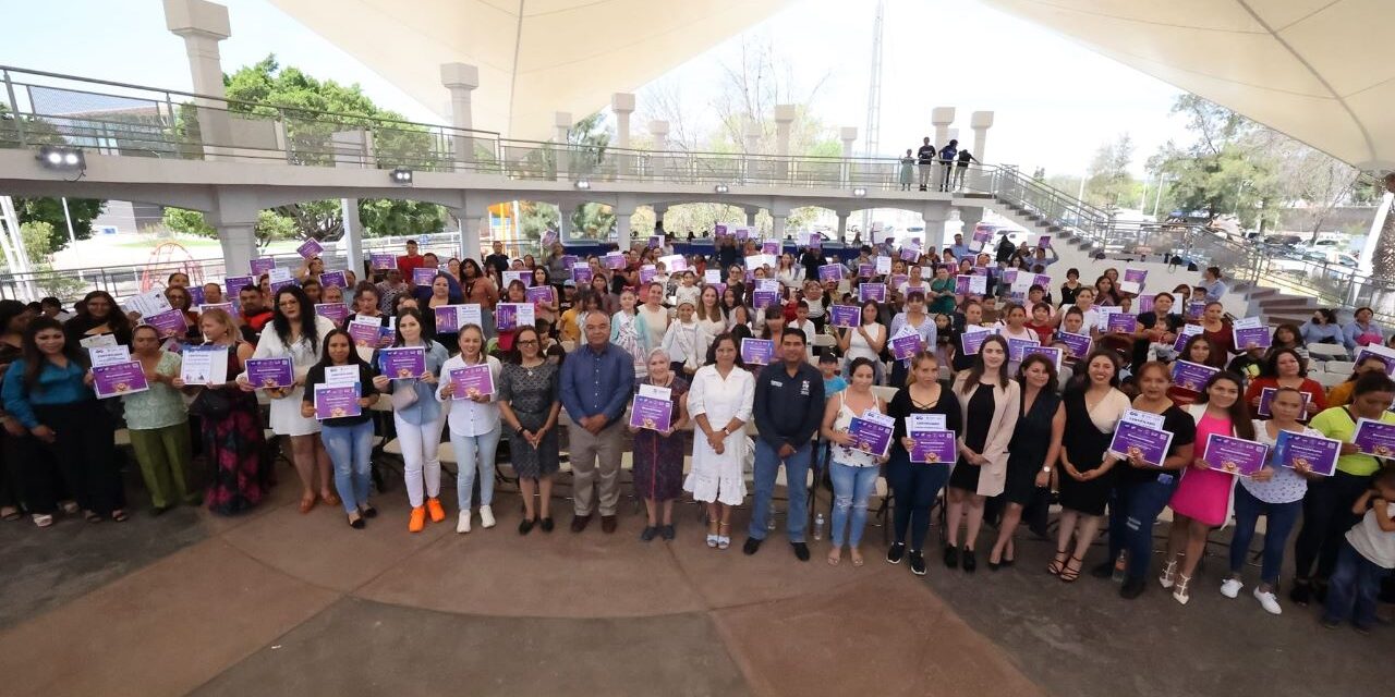 Padres de Purísima se capacitan para dar una crianza positiva