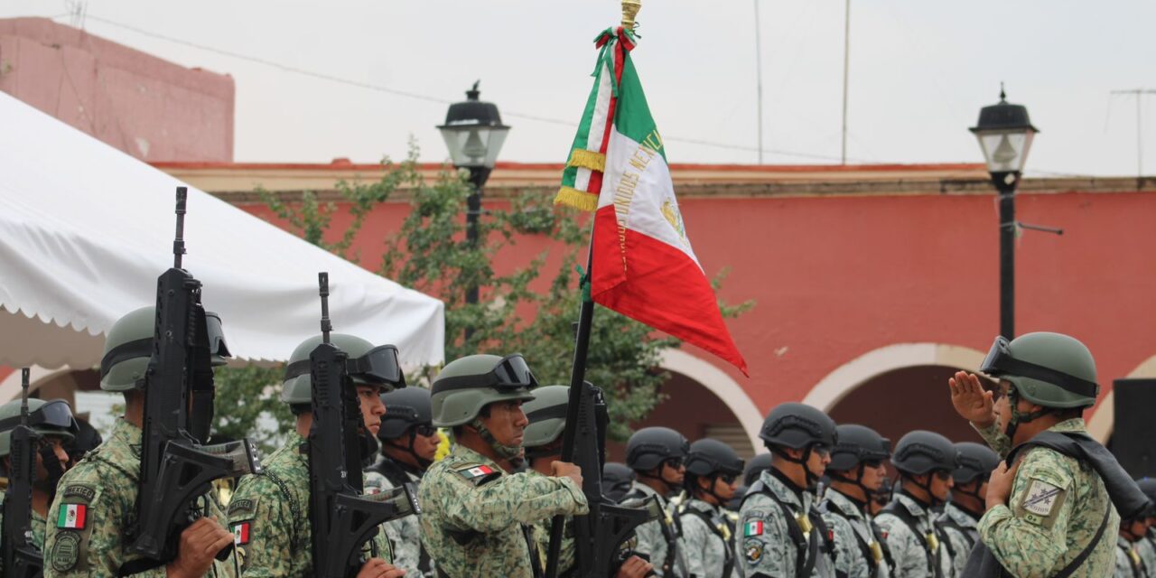 Develan Placa por el Bicentenario del Heroico Colegio Militar en Manuel Doblado