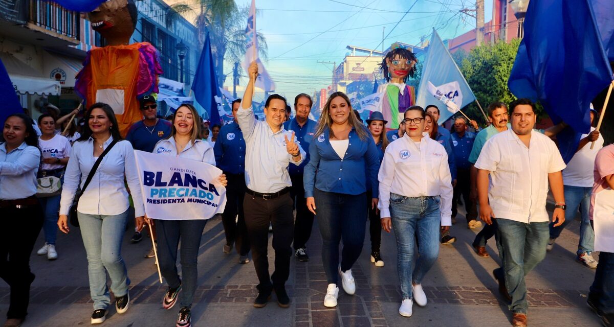 Manuel Doblado se llena de azul con Blanca Preciado