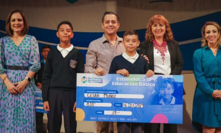 Entregan becas a más de 800 estudiantes de San Francisco del Rincón