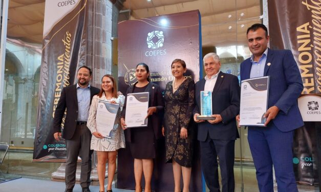 Tec Purísima recibe distintivos estatales