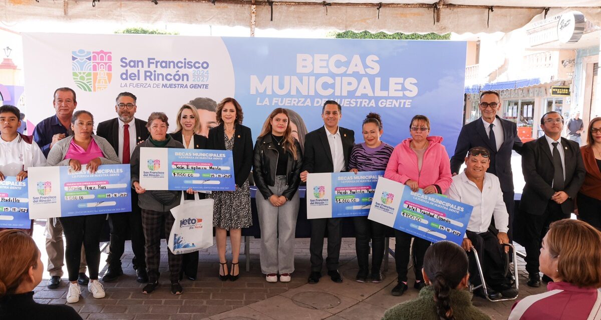 Entregan becas a estudiantes de San Francisco del Rincón