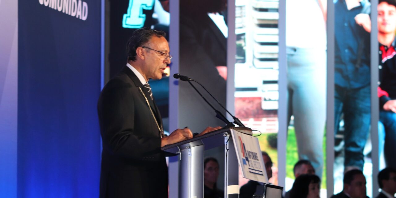 Rector de la Universidad La Salle Bajío presenta su cuarto informe de actividades