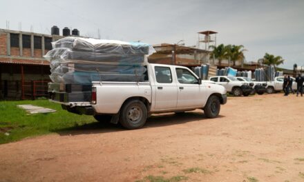 Entregan muebles a damnificados de Ocampo