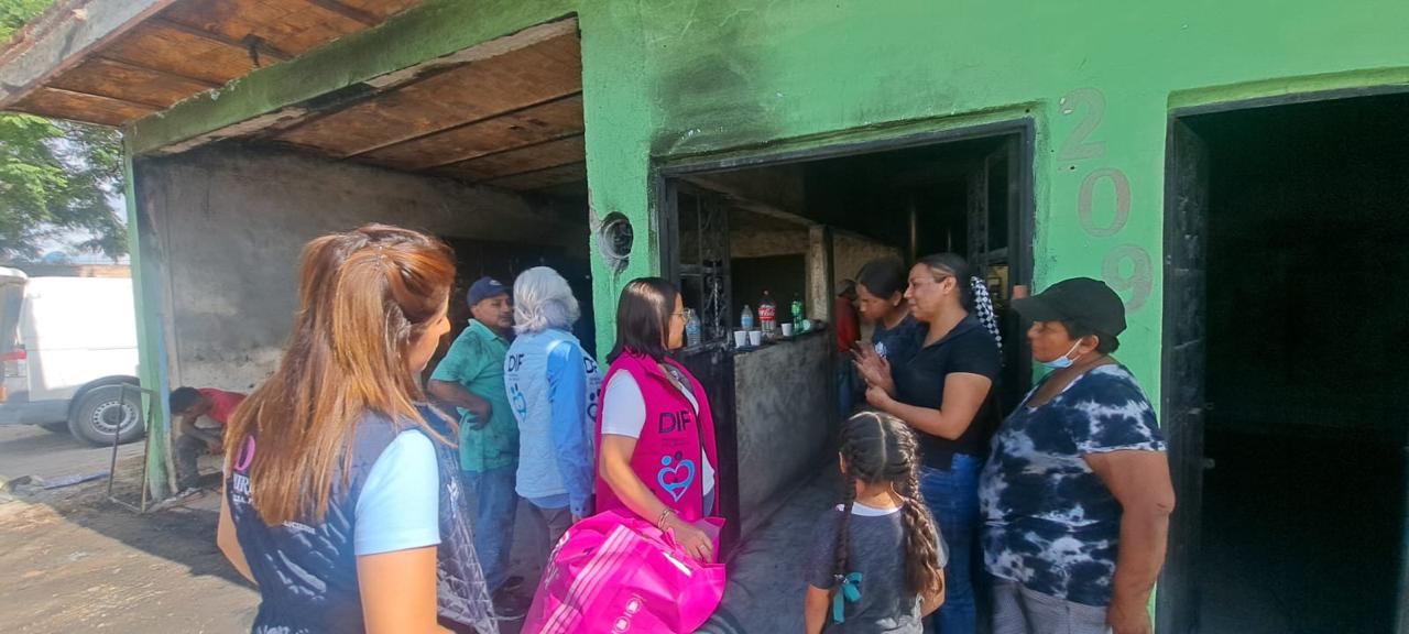 DIF Purísima, voluntariado y Reina Romina atienden a familia cuya casa se incendió