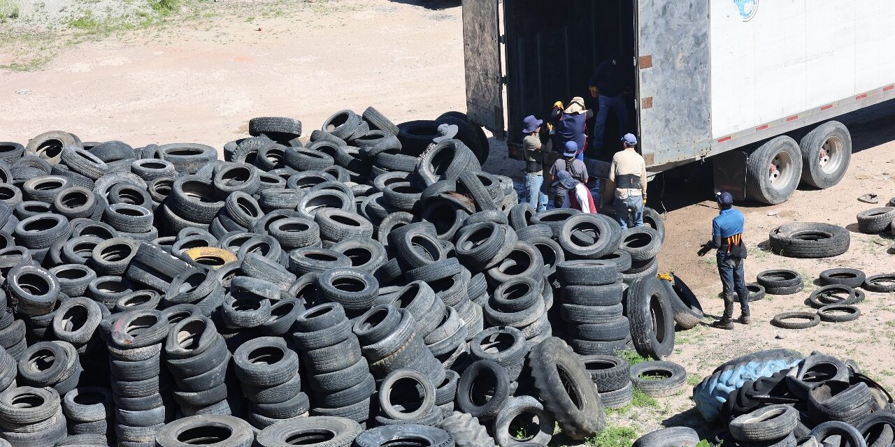 En Purísima del Rincón llevan llantas a reciclaje