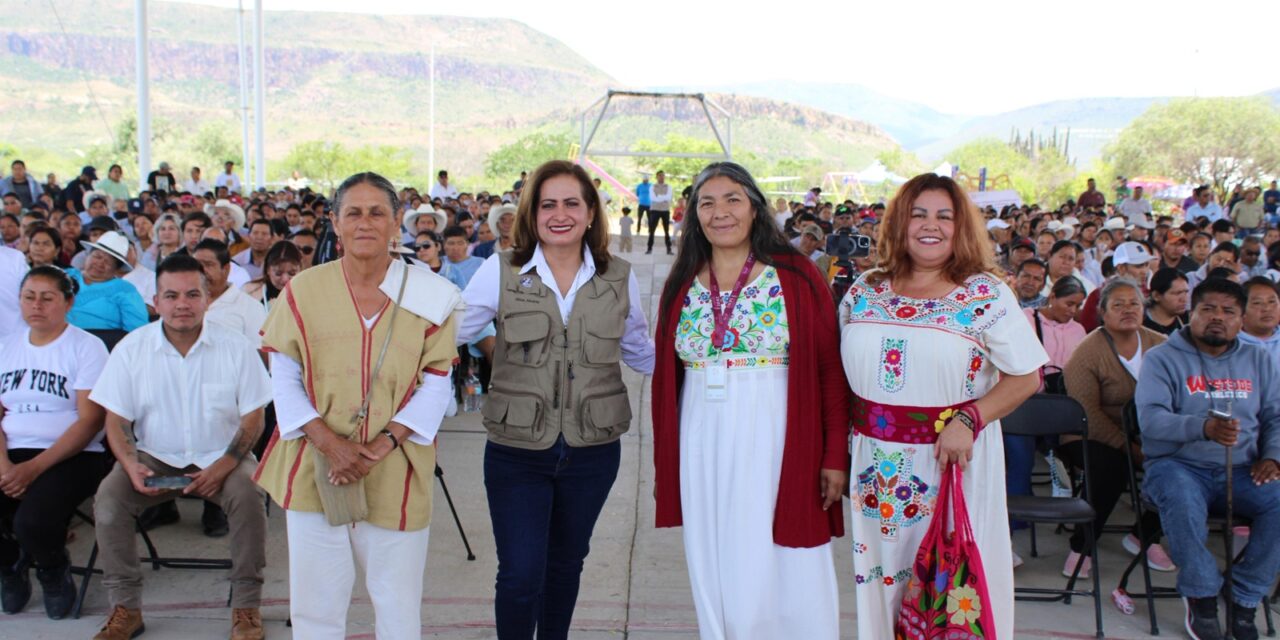Entregan recursos directos a pueblos indígenas en Guanajuato