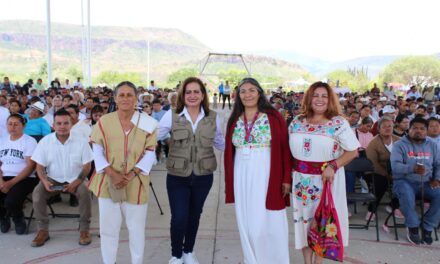 Entregan recursos directos a pueblos indígenas en Guanajuato