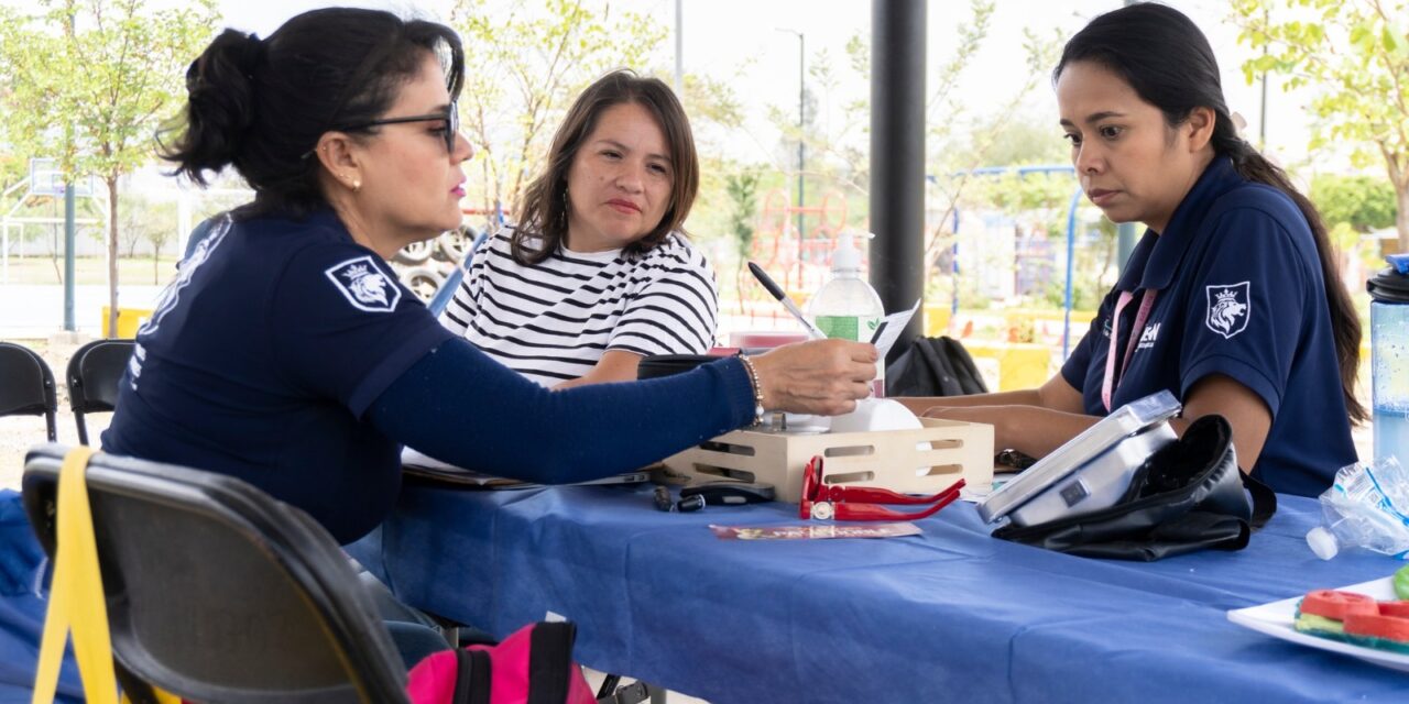 Llevan servicios de salud a colonias de León