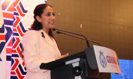 Gobernadora da cátedra prima a estudiantes de La Salle Bajío