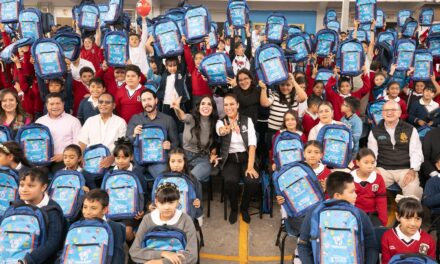 Sigue entrega de mochilas y útiles escolares en Guanajuato