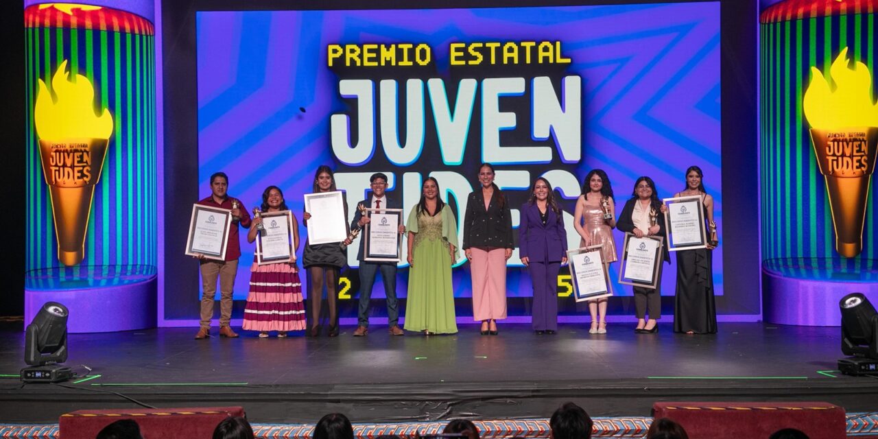 Entregan Premio Estatal de la Juventud 2025