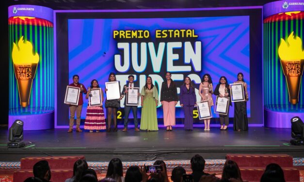 Entregan Premio Estatal de la Juventud 2025
