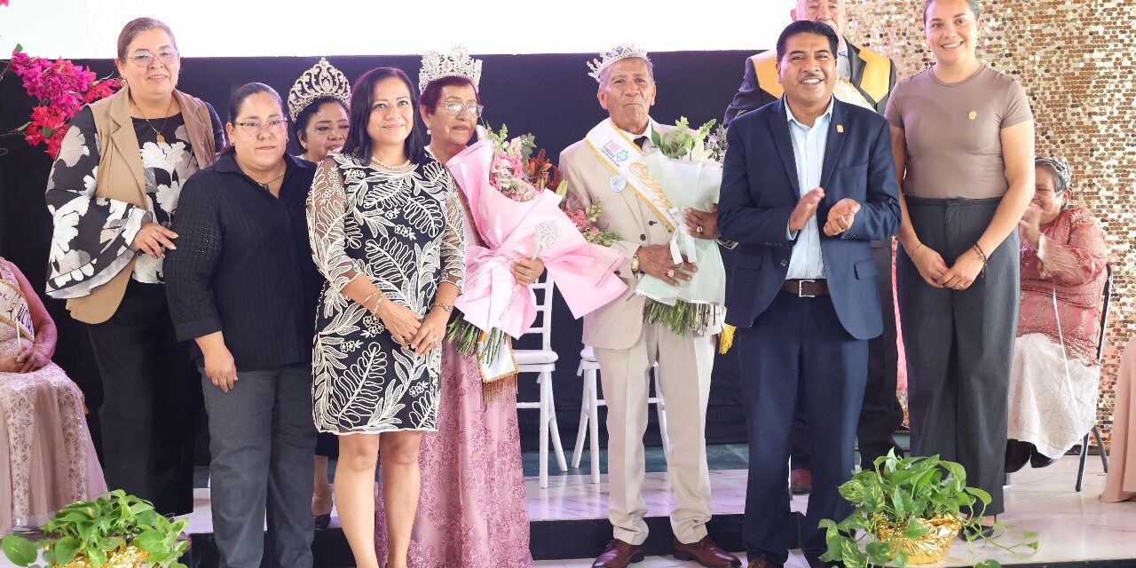 Coronan a Rey y Reina de los Adultos Mayores de Purísima del Rincón