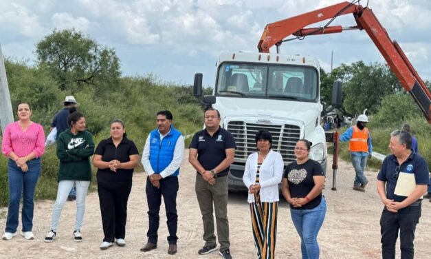 Electrifican comunidades de Purísima del Rincón