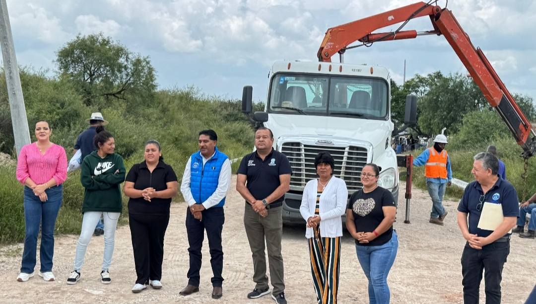 Electrifican comunidades de Purísima del Rincón