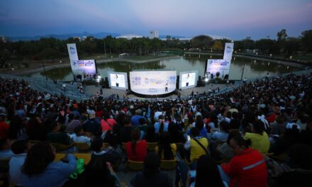 Entregan beca excelencia a estudiantes de León