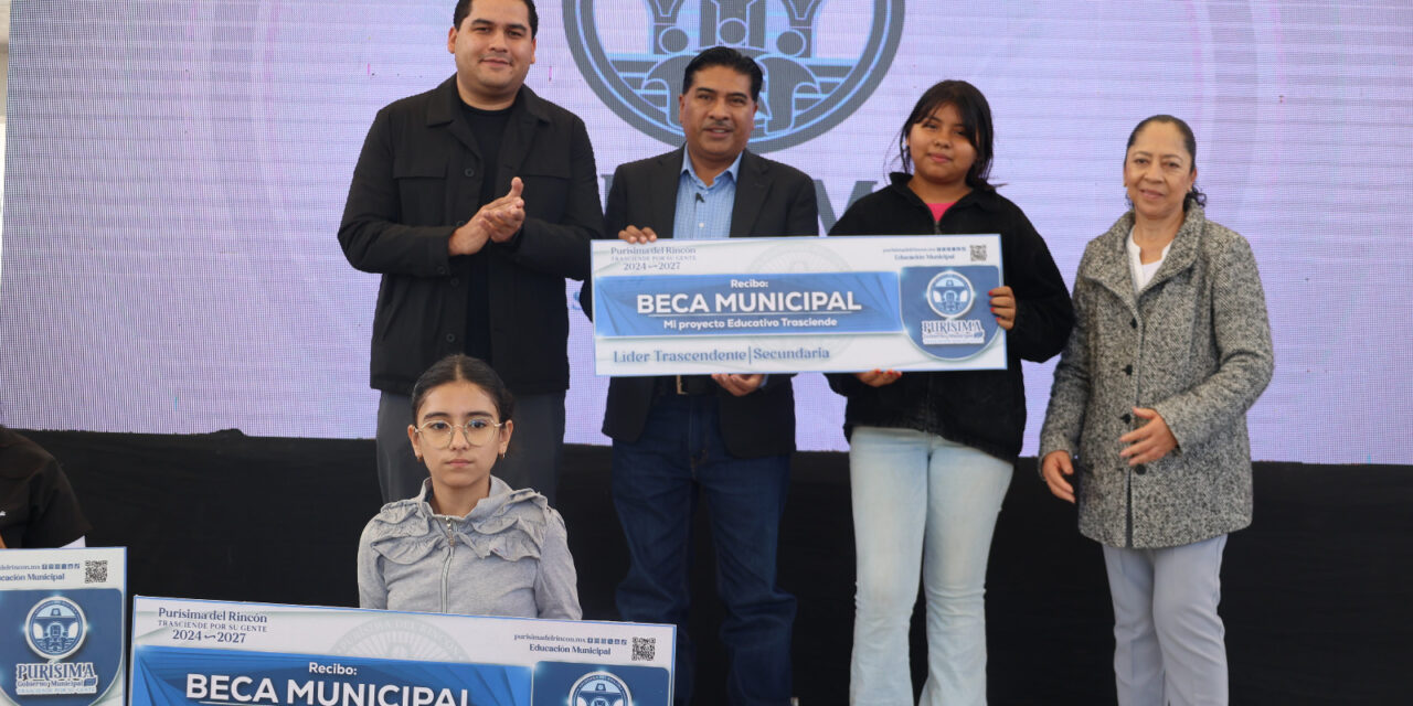Entregan más de mil becas en Purísima del Rincón