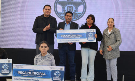 Entregan más de mil becas en Purísima del Rincón