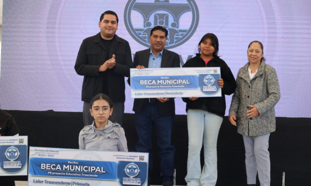 Entregan más de mil becas en Purísima del Rincón