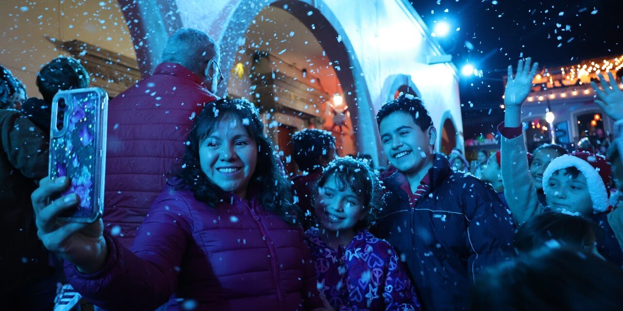 Encienden árbol de navidad en Purísima