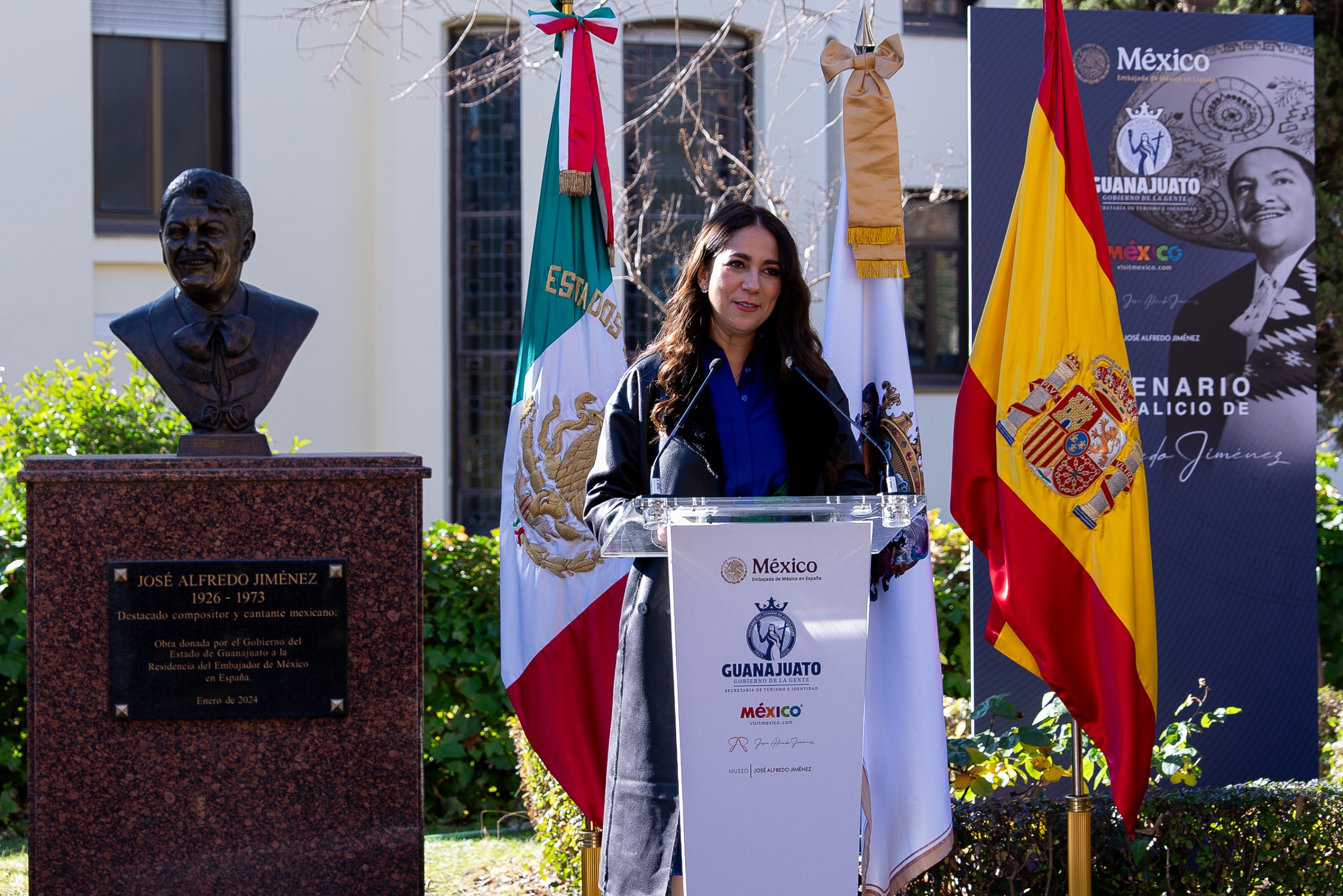 Promueven Guanajuato; homenajean a «El Rey»