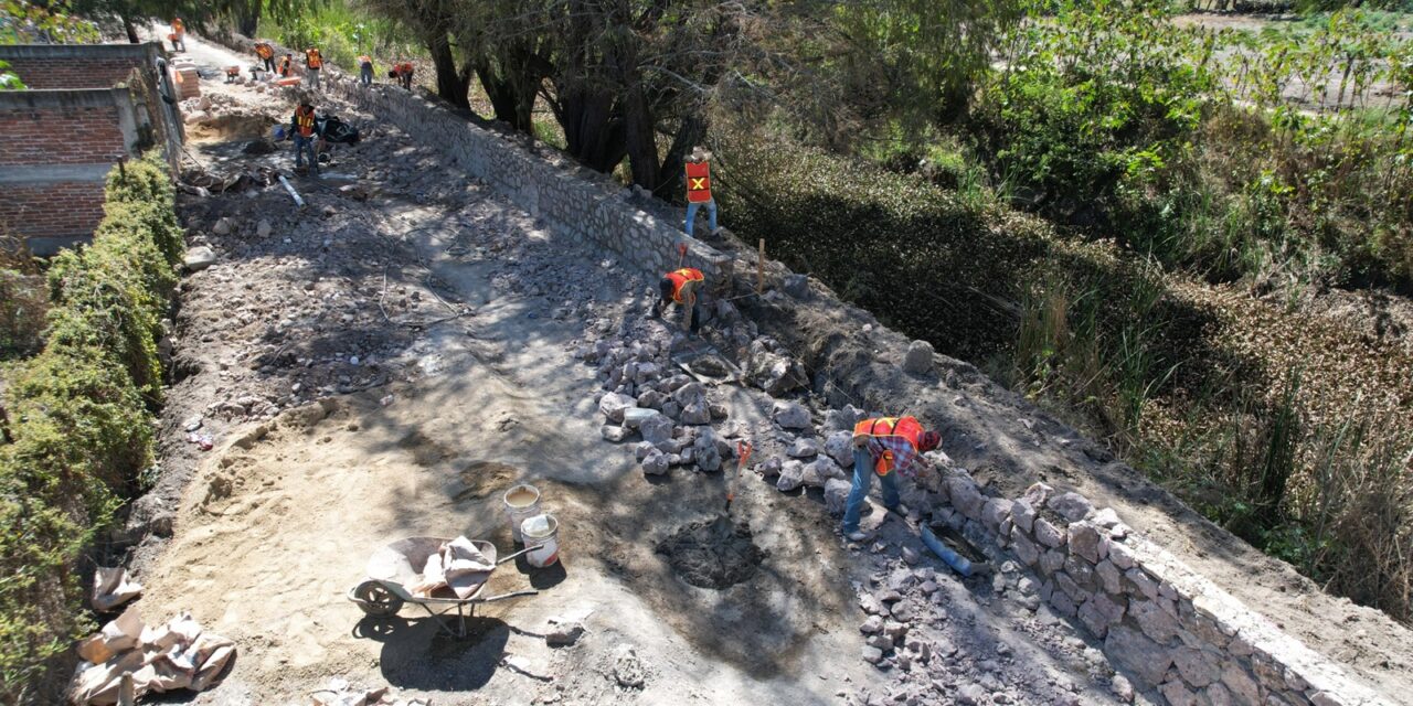 Mejoran vialidades en Jalpa de Cánovas
