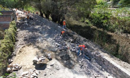 Mejoran vialidades en Jalpa de Cánovas