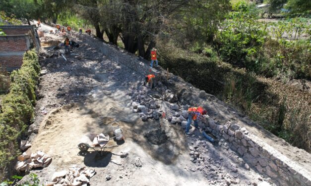 Mejoran vialidades en Jalpa de Cánovas