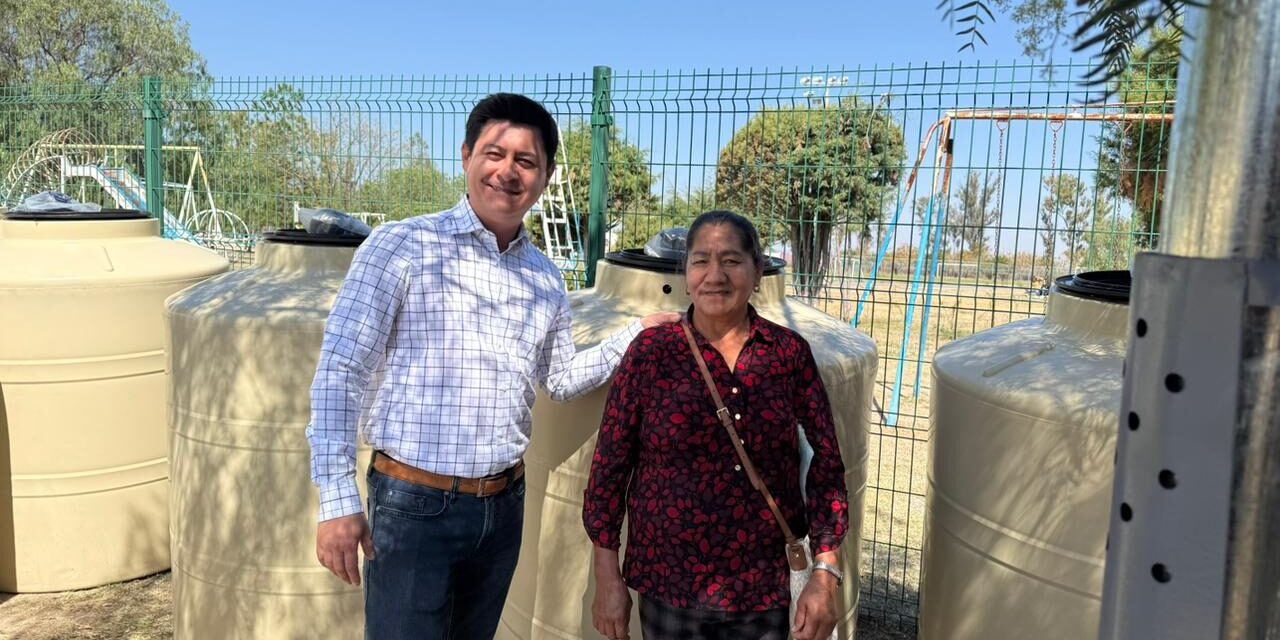 Entregan tinacos y estufas ecológicas en Manuel Doblado