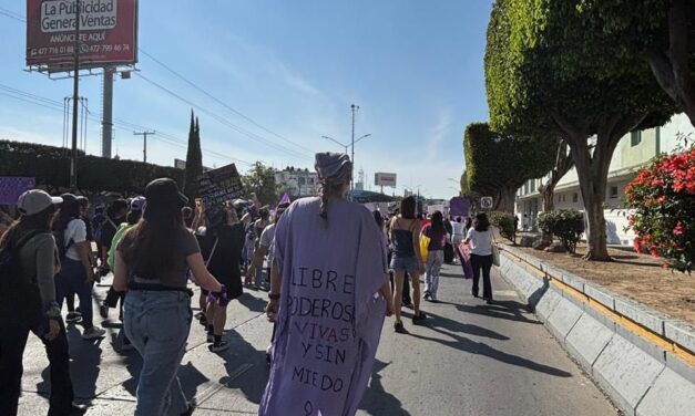 Marchan casi 10 mil mujeres en León