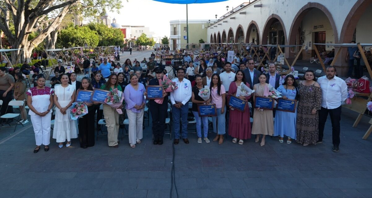 Reconocen a mujeres líderes de Purísima