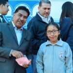 Estudiantes de Purísima reciben lentes a cambio de aceite usado